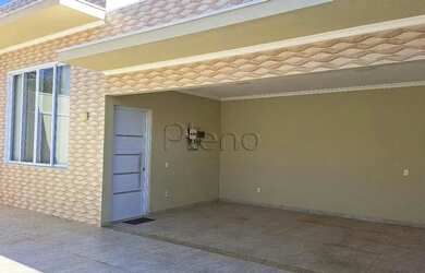 Imagem: A casa possui 3 Dormitórios, 3 Banheiros, 5 Vagas na garagem