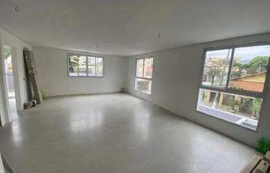 Imagem: A casa possui 3 Dormitórios, 2 Banheiros, 3 Vagas na garagem