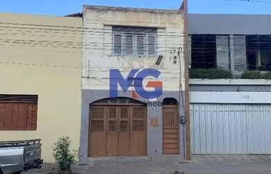 Imagem: A casa possui 5 Dormitórios, 4 Banheiros, 1 Vaga na garagem