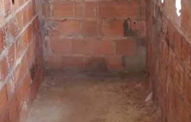 Imagem: A casa possui 2 Dormitórios, 1 Banheiro e está localizado