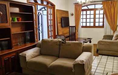 Imagem: A casa possui 3 Dormitórios, 5 Banheiros, 280m² de Área e