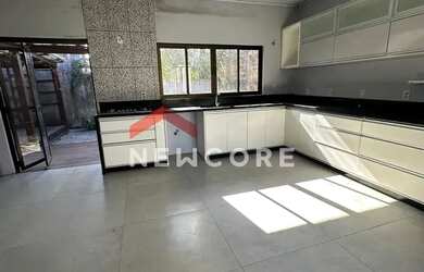 Imagem: A casa em condomínio possui 3 Dormitórios, 3 Banheiros, 2