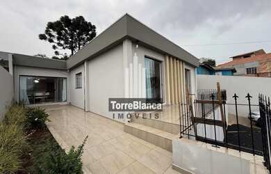 Imagem: A casa possui 3 Dormitórios, 3 Banheiros, 3 Vagas na garagem