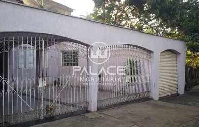 Imagem: A casa possui 3 Dormitórios, 3 Banheiros, 2 Vagas na garagem