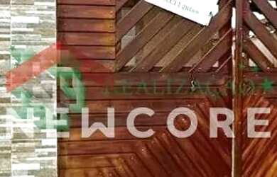 Imagem: A casa possui 2 Dormitórios, 2 Banheiros, 2 Vagas na garagem