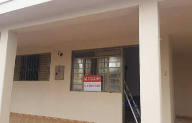 Imagem: A casa possui 3 Dormitórios, 3 Banheiros, 3 Vagas na garagem