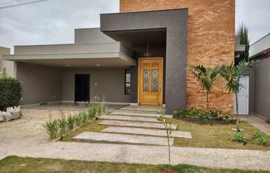 Imagem: A casa em condomínio possui 3 Dormitórios, 4 Banheiros e 240m²