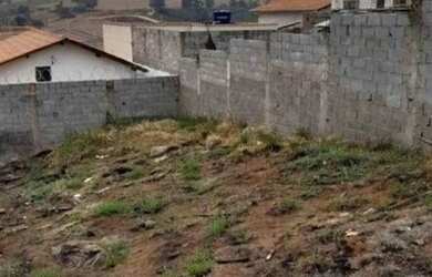 Imagem 2: Terreno todo murado. 200m² de Área