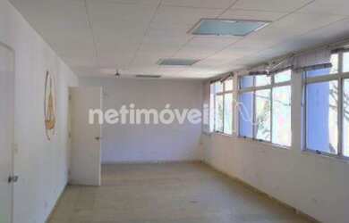 Imagem: O depósito possui 2 Vagas na garagem, 105m² de Área e está