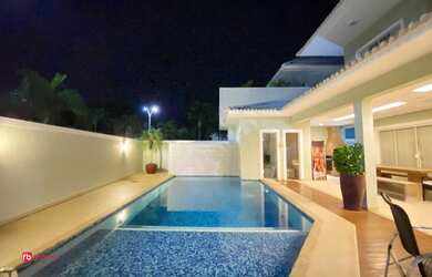 Imagem: A casa em condomínio possui 5 Dormitórios, 5 Banheiros, 5