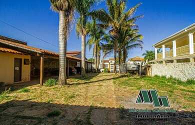 Imagem: A casa em condomínio possui 4 Dormitórios, 2 Banheiros, 5