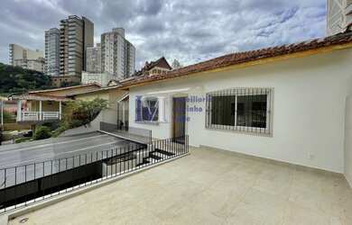 Imagem: A casa possui 2 Dormitórios, 3 Banheiros, 3 Vagas na garagem