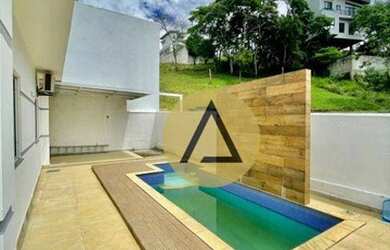 Imagem: A casa possui 3 Dormitórios, 1 Banheiro, 2 Vagas na garagem