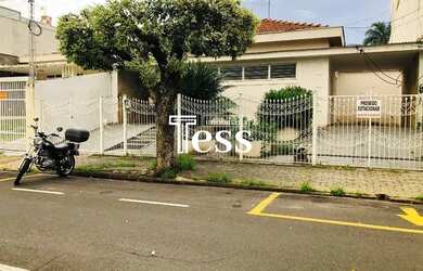 Imagem: O depósito possui 2 Vagas na garagem, 200m² de Área e está