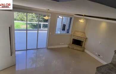 Imagem: A casa possui 3 Dormitórios, 4 Banheiros, 5 Vagas na garagem