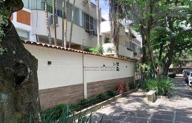 Imagem: A casa em condomínio possui 4 Dormitórios, 4 Banheiros, 2