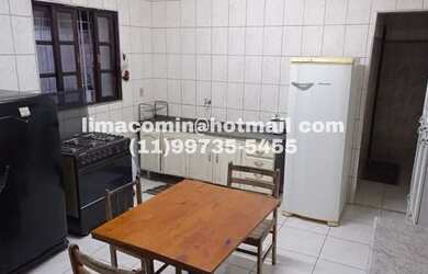 Imagem: A casa possui 2 Dormitórios e 3 Vagas na garagem e está localizado