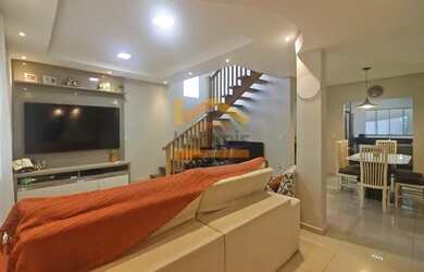 Imagem: A casa possui 3 Dormitórios, 3 Banheiros, 4 Vagas na garagem