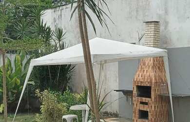 Imagem: A casa possui 4 Dormitórios, 2 Banheiros, 2 Vagas na garagem