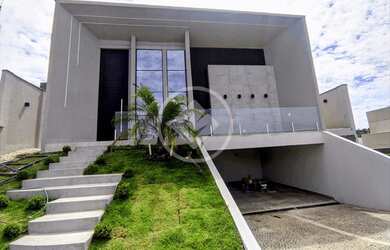 Imagem: A casa em condomínio possui 3 Dormitórios, 1 Banheiro, 4 Vagas