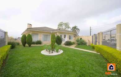 Imagem: A casa possui 4 Dormitórios, 2 Banheiros, 694m² de Área e