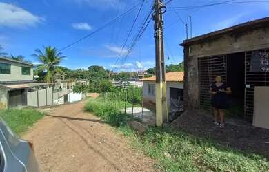 Imagem: A casa possui 3 Dormitórios, 3 Banheiros, 2 Vagas na garagem