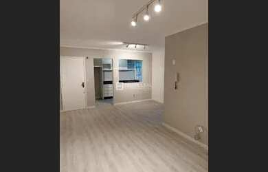 Imagem: O apartamento possui 3 Dormitórios, 1 Banheiro, 1 Vaga na garagem