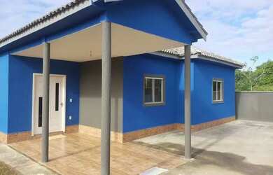 Imagem: A casa possui 3 Dormitórios, 2 Banheiros, 1 Vaga na garagem