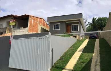 Imagem: A casa possui 2 Dormitórios, 2 Banheiros, 1 Vaga na garagem