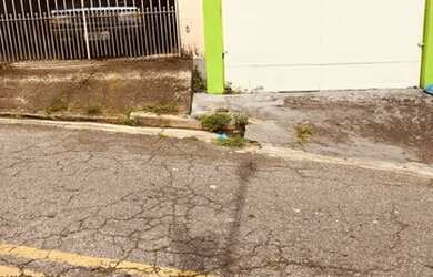 Imagem: A casa possui 2 Dormitórios, 2 Banheiros, 2 Vagas na garagem