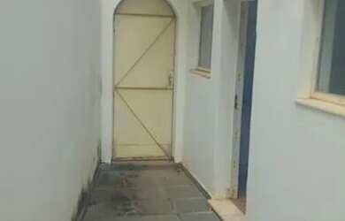 Imagem: A casa possui 4 Dormitórios, 4 Banheiros, 1 Vaga na garagem