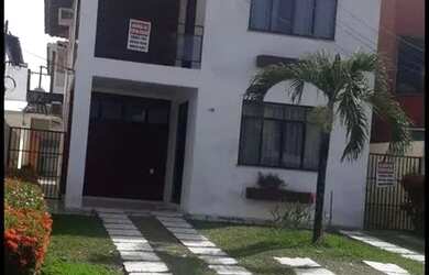 Imagem: A casa em condomínio possui 5 Dormitórios, 4 Banheiros, 2