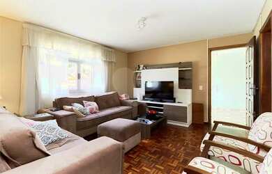 Imagem: A casa possui 5 Dormitórios, 4 Banheiros, 3 Vagas na garagem