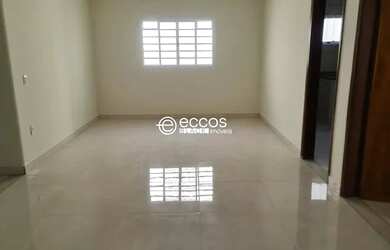 Imagem: A casa possui 3 Dormitórios, 3 Banheiros, 3 Vagas na garagem