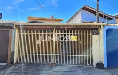 Imagem: A casa possui 2 Dormitórios, 1 Banheiro, 2 Vagas na garagem