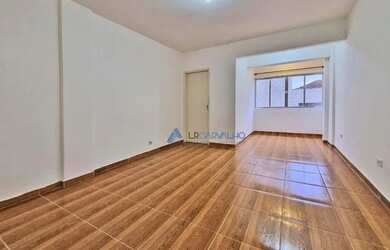 Imagem: O apartamento possui 1 Dormitório, 1 Banheiro, 1 Vaga na garagem