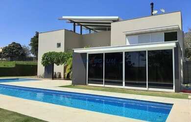 Imagem: A casa em condomínio possui 5 Dormitórios, 5 Banheiros, 4