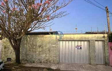 Imagem: A casa possui 3 Dormitórios, 3 Banheiros, 2 Vagas na garagem