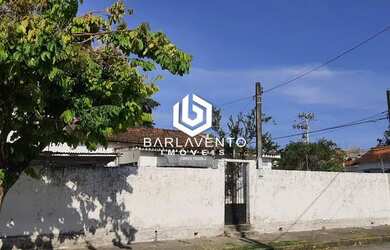 Imagem: A casa possui 1 Dormitório, 2 Banheiros, 5 Vagas na garagem