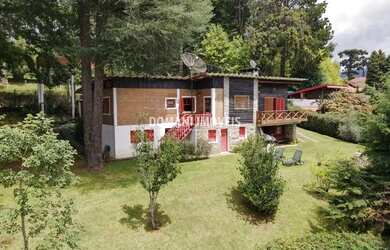 Imagem: A casa possui 5 Dormitórios, 5 Banheiros, 4 Vagas na garagem