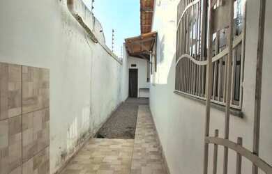 Imagem 9: Vende-se casa. No plaza garden com três quartos, piscina Valor R$280mil reais