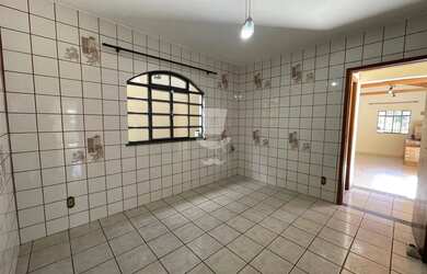 Imagem 8: Casa à venda em Campolide com 3 dormitórios sendo 1 suíte