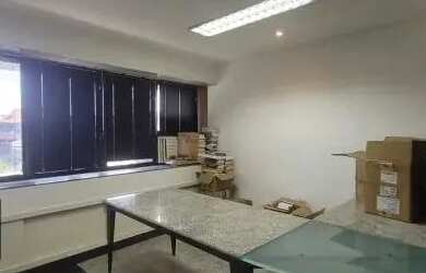 Imagem: O depósito possui 1 Vaga na garagem, 75m² de Área e está