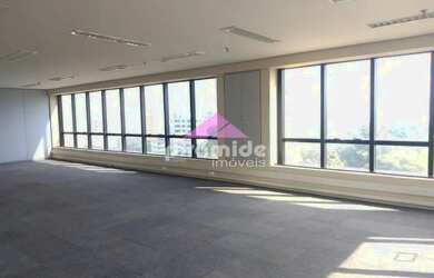 Imagem: O depósito possui 5 Vagas na garagem, 400-0m² de Área e está