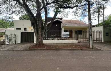 Imagem: A casa possui 5 Dormitórios, 4 Banheiros, 3 Vagas na garagem