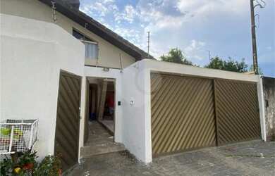 Imagem: A casa possui 5 Dormitórios, 5 Banheiros, 4 Vagas na garagem