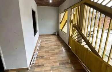 Imagem: A casa possui 2 Dormitórios, 1 Banheiro, 1 Vaga na garagem