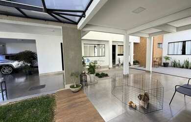 Imagem: A casa possui 3 Dormitórios, 3 Banheiros e está localizado