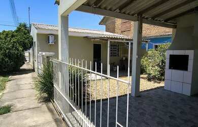 Imagem 2: Casa por temporada. Churrasqueira, Acomodam 6 pessoas, 1 Vaga na garageme2...