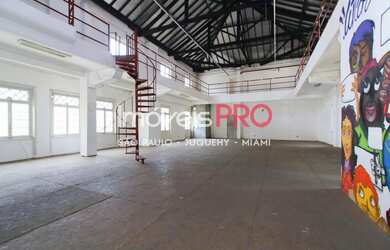 Imagem 5: Predio de tombado , de esquina com grande movimento de pedestre